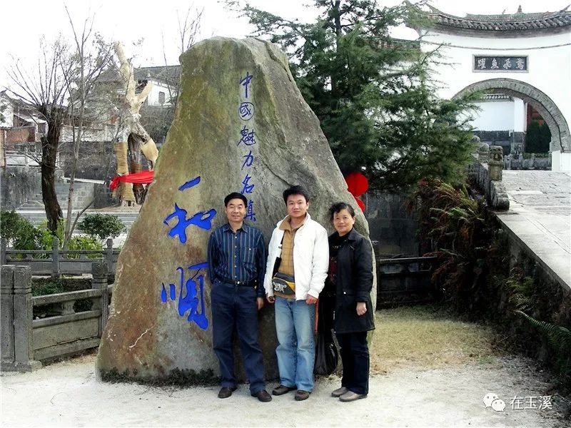 老照片里的故事合集,全家福老照片的故事