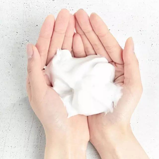 手工皂怎样用手打出绵密的泡沫 (晶莹剔透的手工皂)