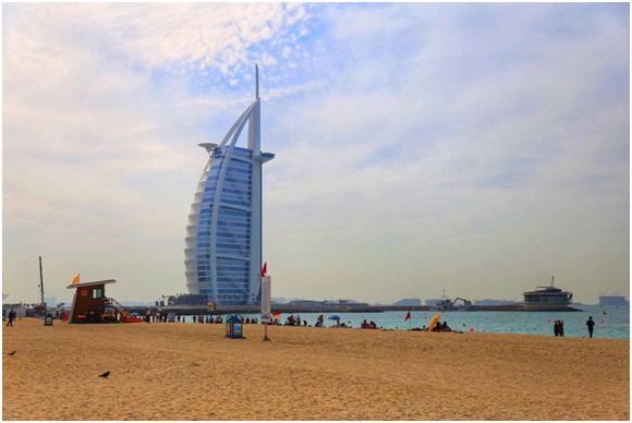 让五星红旗飘在世界杯上,让五星红旗飘扬在全世界