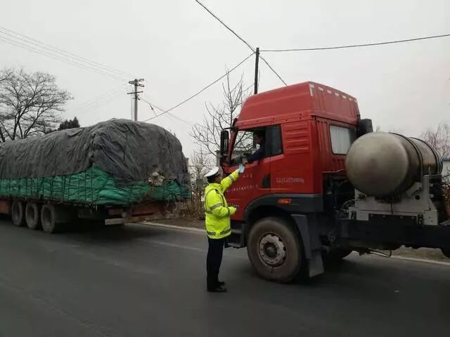 榆中公安开展“122”全国交通安全日主题宣传活动