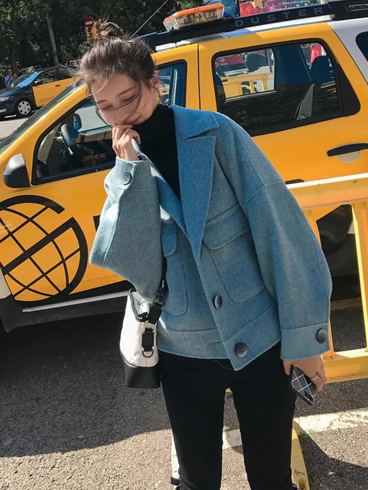 别再穿黑色了，这个颜色今年超流行，百搭时髦还显白显气质