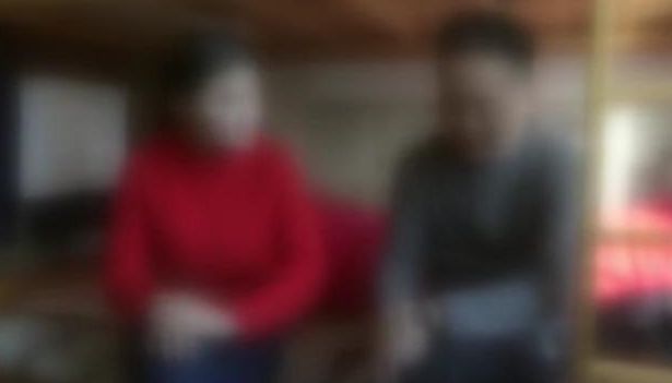 无耻!50岁男子诱拐17岁少女,跟妻子三人同居……|睡前嘿嘿嘿