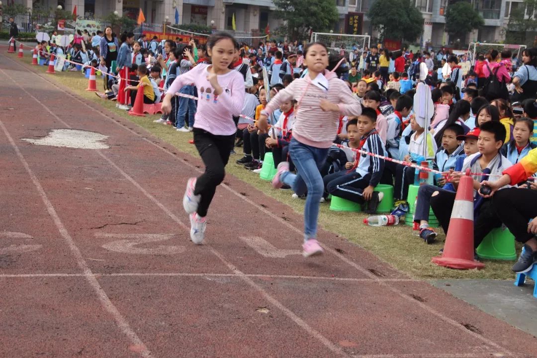 热闹！“喜迎广西60大庆微笑运动嘉年华”之赛事直播——南宁市中兴小学教育集团中兴校区2018年秋季学期第六届校园运动会