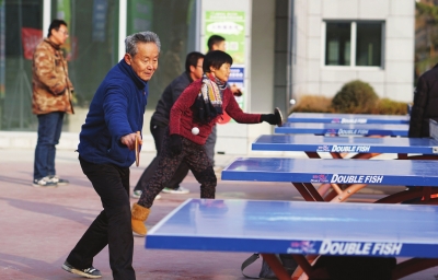 水泥场打球,水泥地上打球