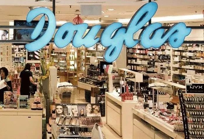 十级美颜都掩盖不住憔悴的面容,十级美颜也遮不住我的熊猫眼