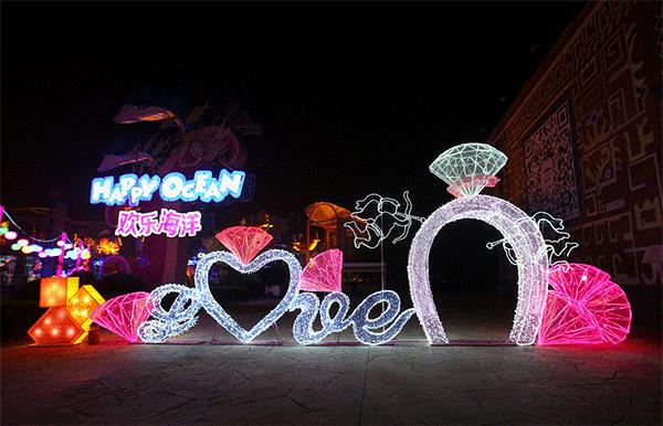 上海欢乐谷嗨翻了!50万㎡华灯齐放、圣诞市集、狂欢盛典,还能与偶像零距离接触……