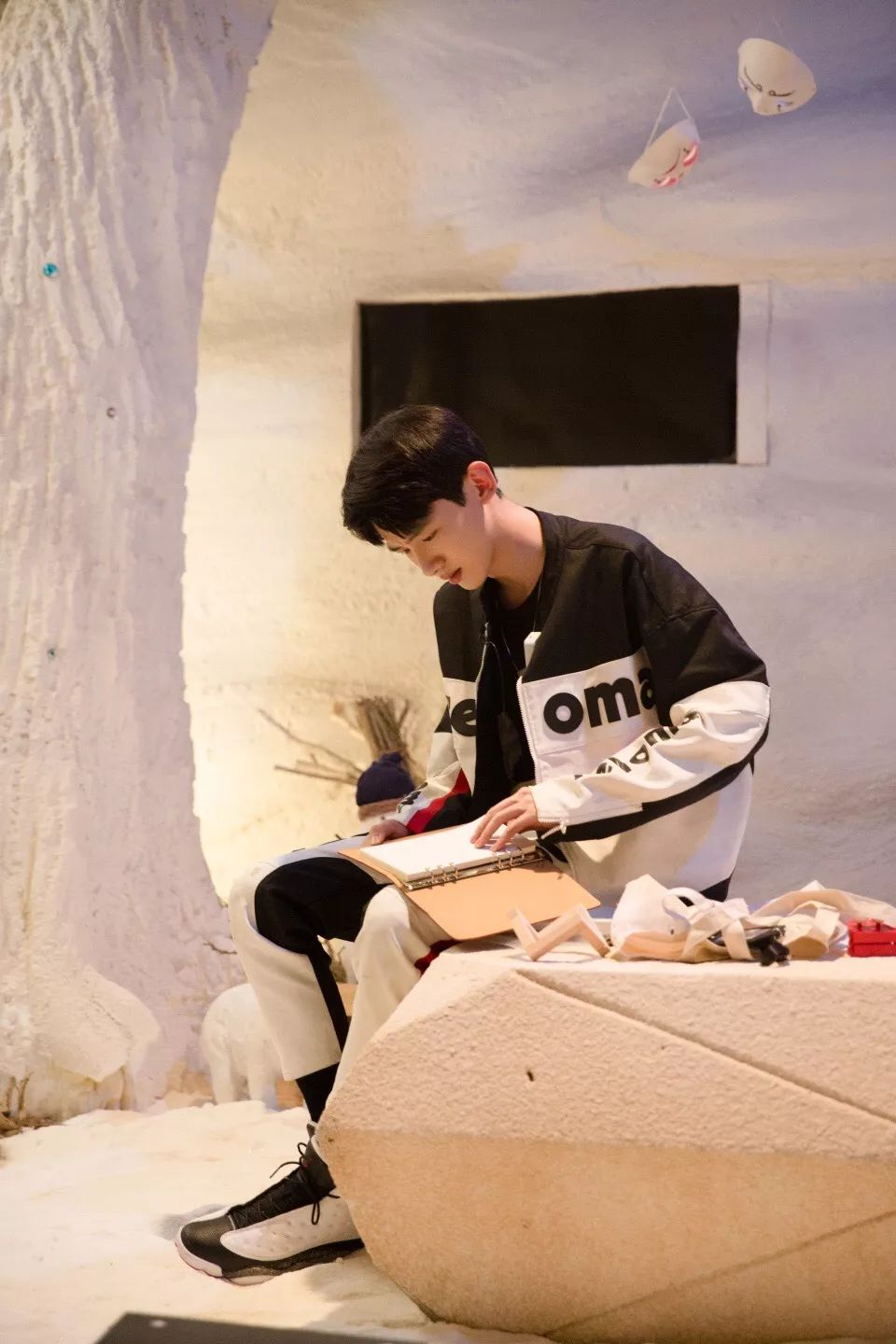 谭松韵明星大侦探最新造型 (谭松韵大侦探穿搭)