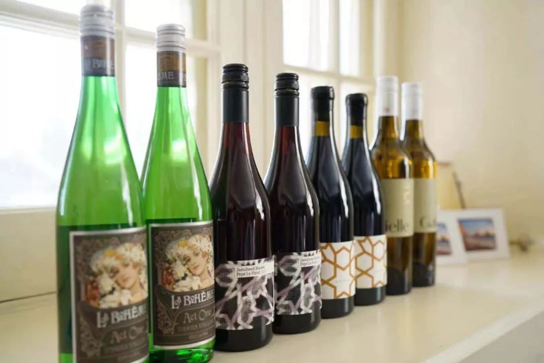 澳洲这杯暖冬的美酒里，可以闻到桉树叶的夏天味道