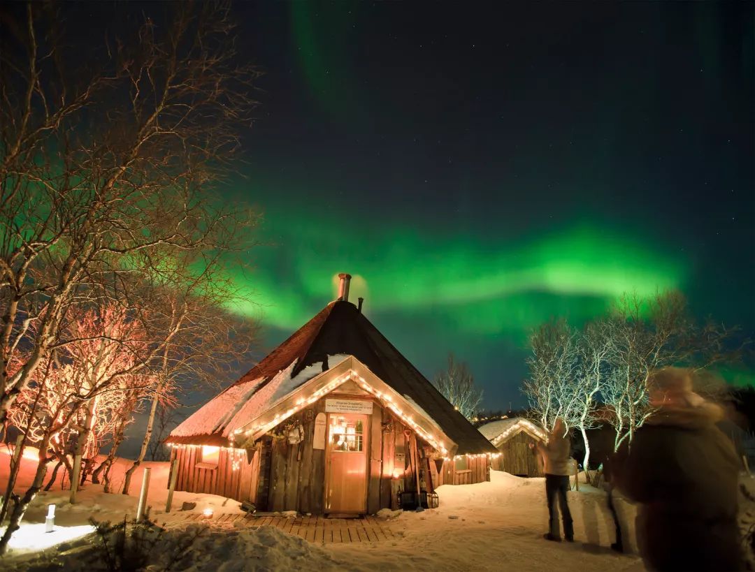 极光是上帝送给秋波吗,极光是上帝的烟火