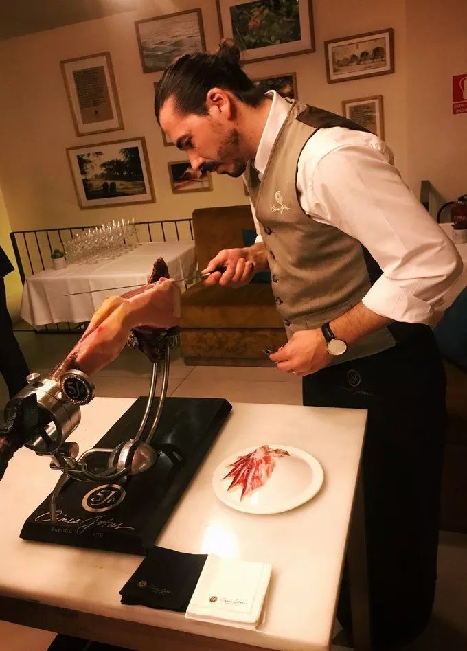 这座城市文艺到骨子里，只当它是西班牙之旅中转站未免太可惜