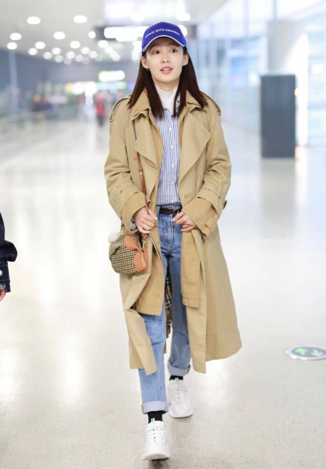 李沁嫌衣服太单调，在上面抹了层“巧克力”，没想到时尚了3倍！