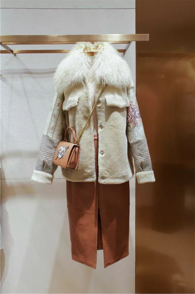 红红火火恍恍惚惚对什么,红色辟邪的寓意