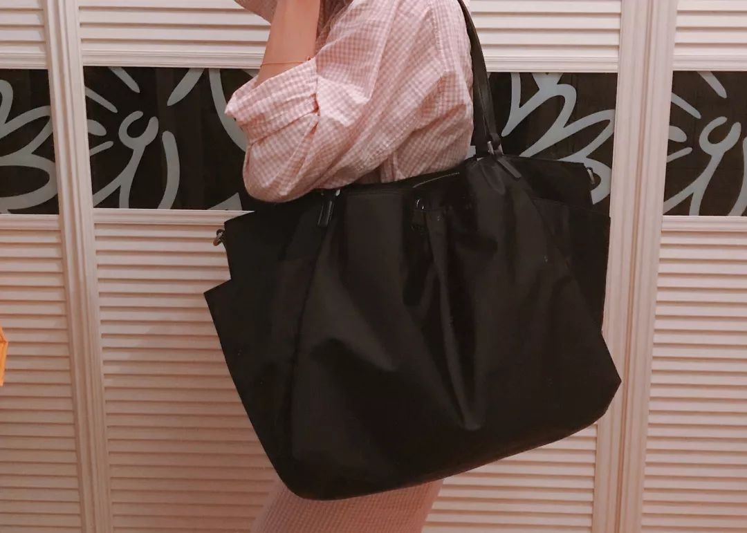 种草母婴好物！来看看别人的妈咪包里都装了些什么……