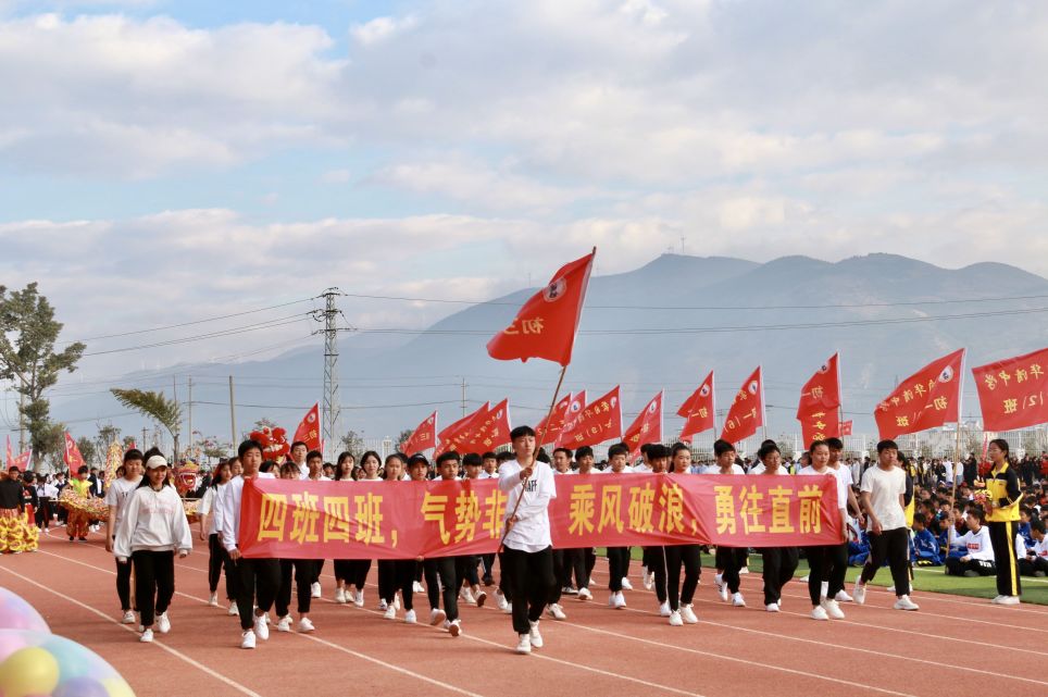 蒙自这里汇聚上千人，放飞上百只鸽子，是发生了什么大事……