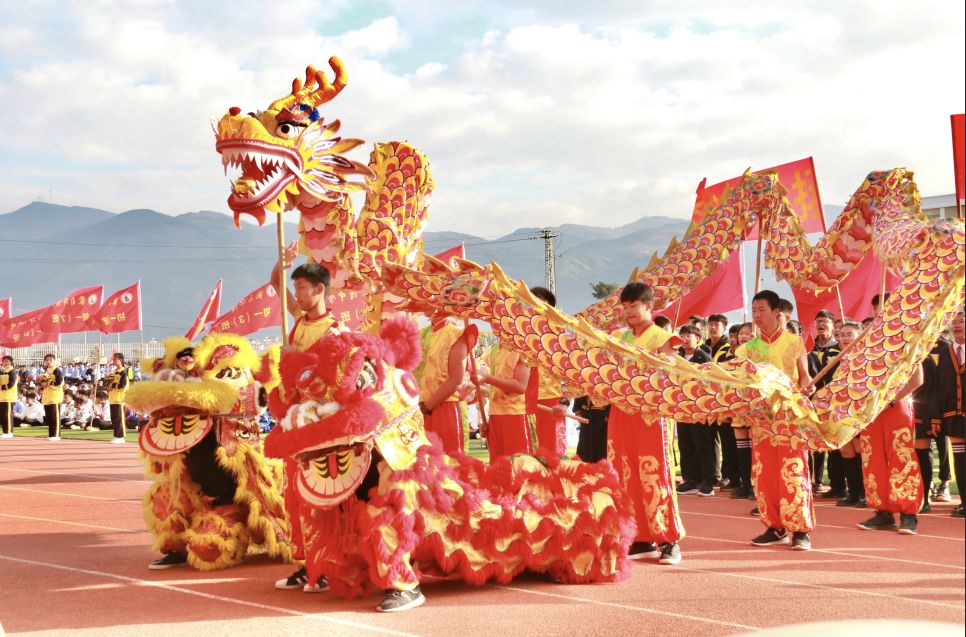 蒙自这里汇聚上千人，放飞上百只鸽子，是发生了什么大事……