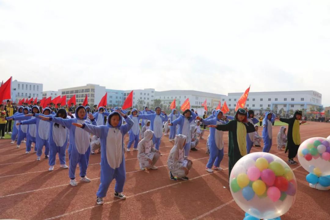 蒙自这里汇聚上千人，放飞上百只鸽子，是发生了什么大事……