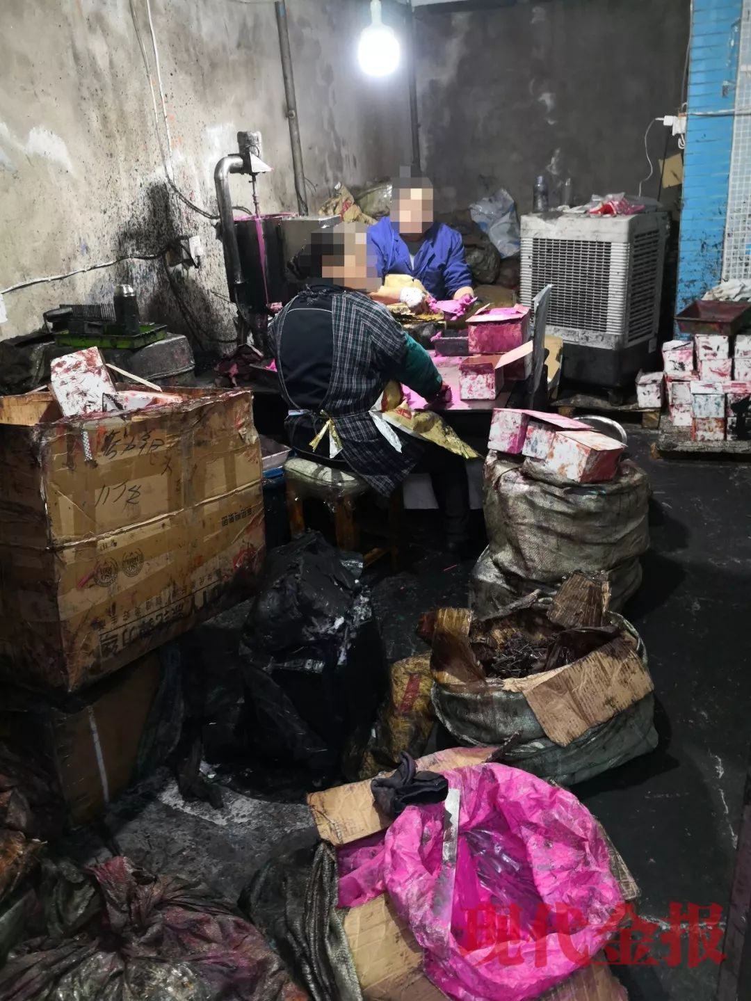 一块钱眼线笔真的假的,一元眼线笔生产过程图片