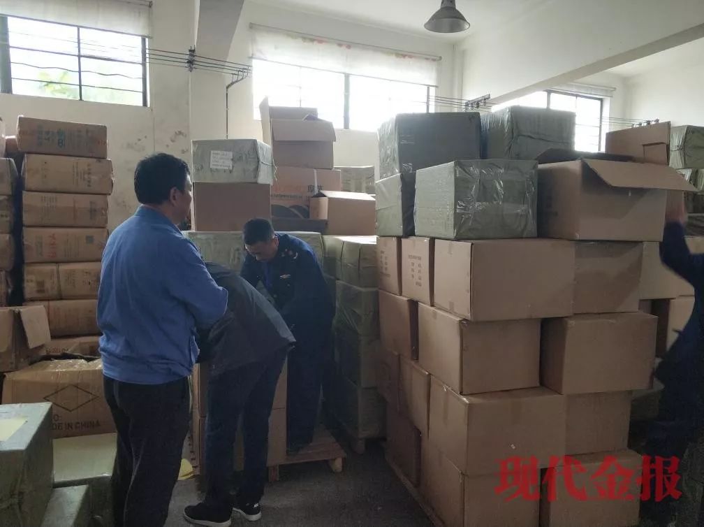 仿冒大牌的眼线笔,一元眼线笔生产过程图片