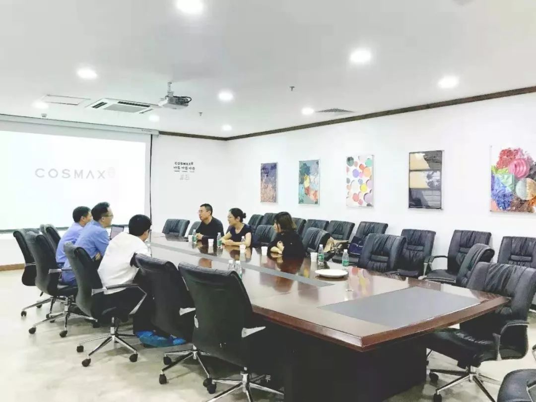 我那个负责十亿项目的清华美女朋友，辞职后亏了一百万，现在在朋友圈卖护肤品……