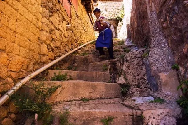 巨石上的奇特村庄,丽江绝美的村落