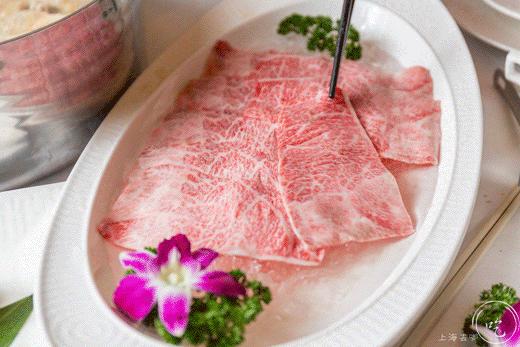 坐拥150㎡私家花园的火锅店，竟然还配空姐服务！