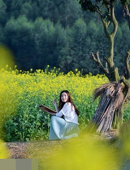 拍照油菜花技术技巧,手机拍摄油菜花人像摄影方法