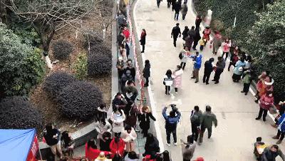 今天鸡鸣寺人还多么,今晚鸡鸣寺人多吗