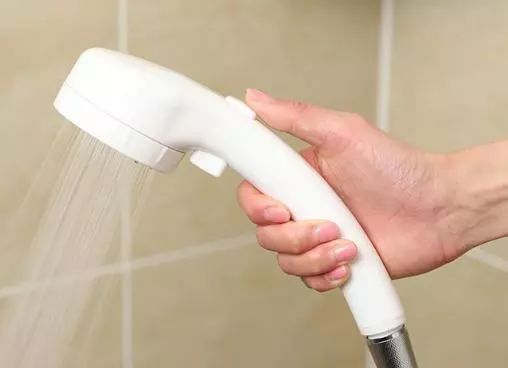 336孔日本增压节水花洒，洗澡比做SPA还爽，一年节水10吨！