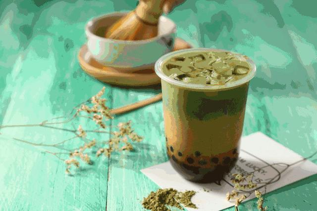 冷得不敢喝坝坝茶，只想捧一杯热奶茶在手心里！