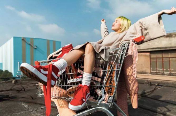 2019猪年限定终于打了个翻身仗，唐嫣大幂幂都在带货！