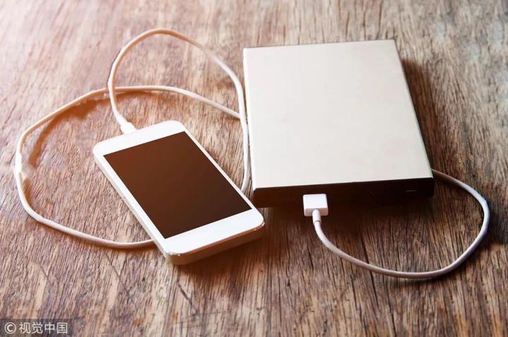 手机充电器充完电后要不要拔下来,充满手机电了充电器要不要拔掉呢