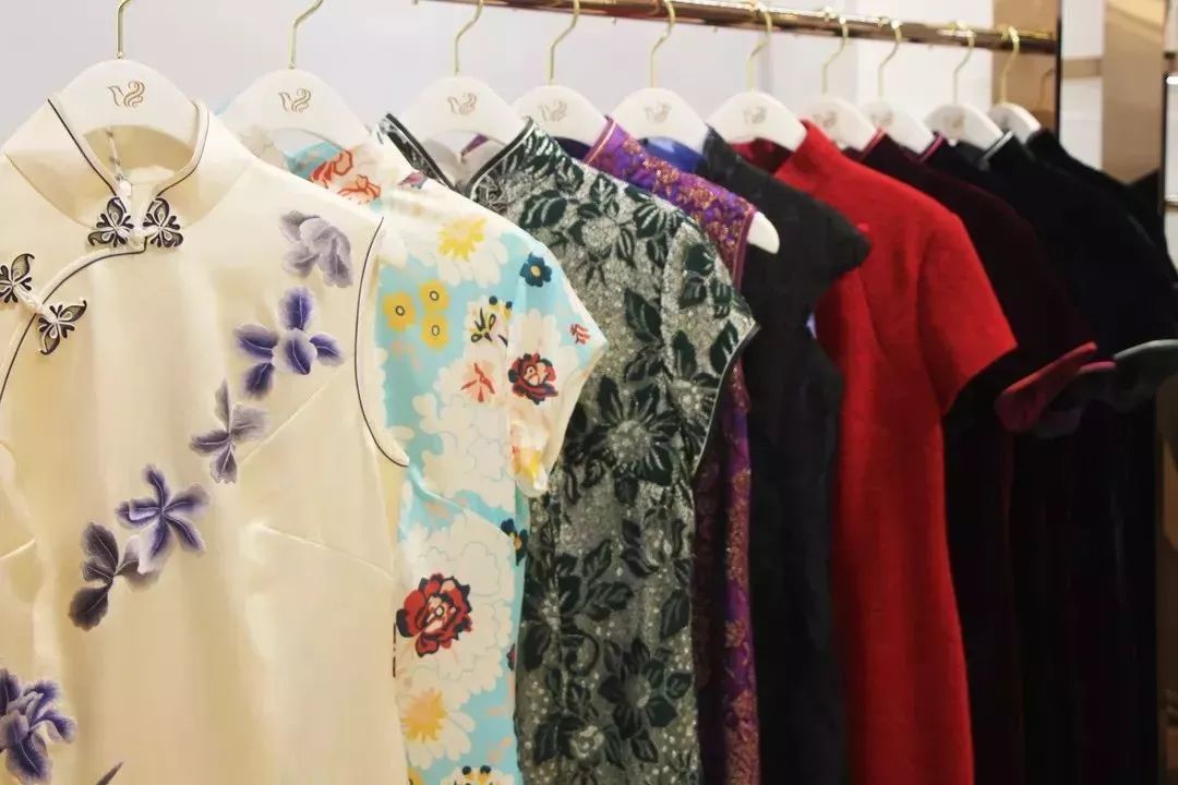 上海滩市中心，竟然藏着一条有洋房故居有老字号有咖啡店有酒吧的网红老马路