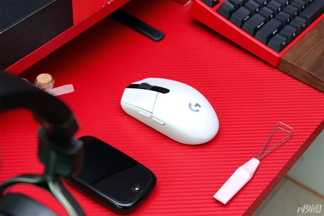 一千以内外设三件套,一千左右的全套外设