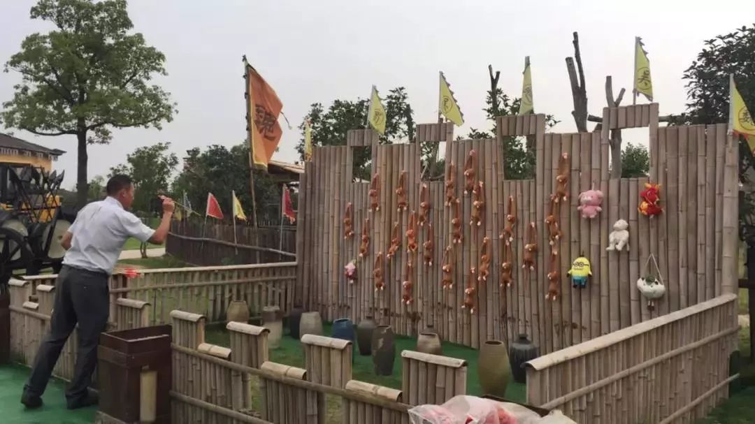 200亩，游客年超30万！这个用枯树建成的农庄，为啥这么牛？