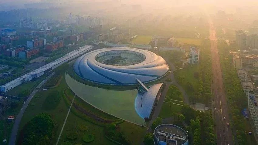 县政府工作报告解读,权威发布政府工作报告一图速览