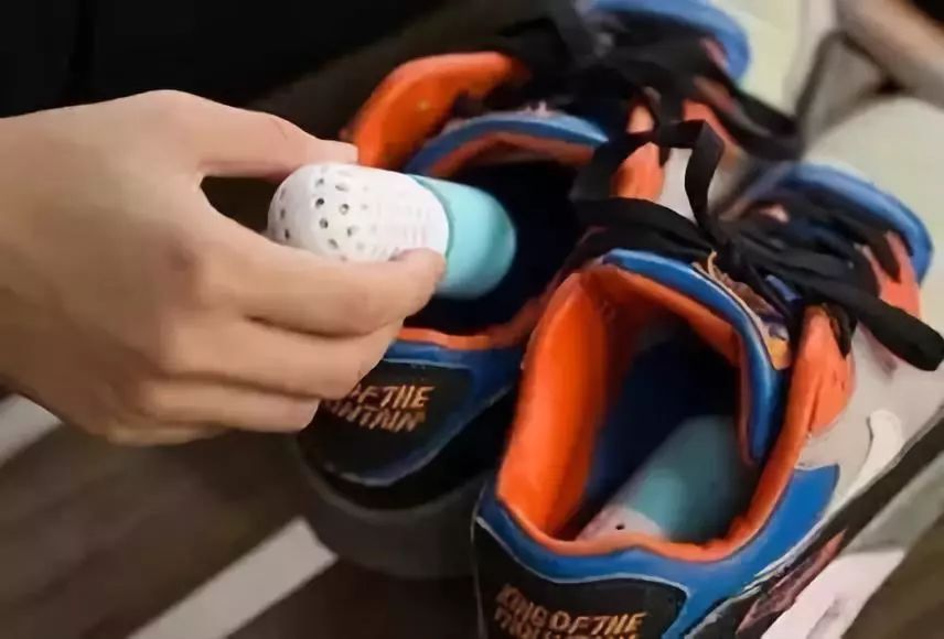 鞋子臭脚怎么办教你一招永不臭,穿小白鞋脚臭怎么办教你除臭方法