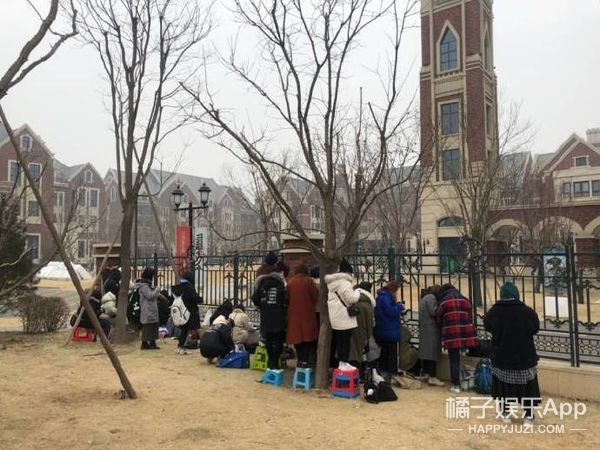 这届站姐太会搞事情！代拍之后又开始代喊，文案必须注入灵魂