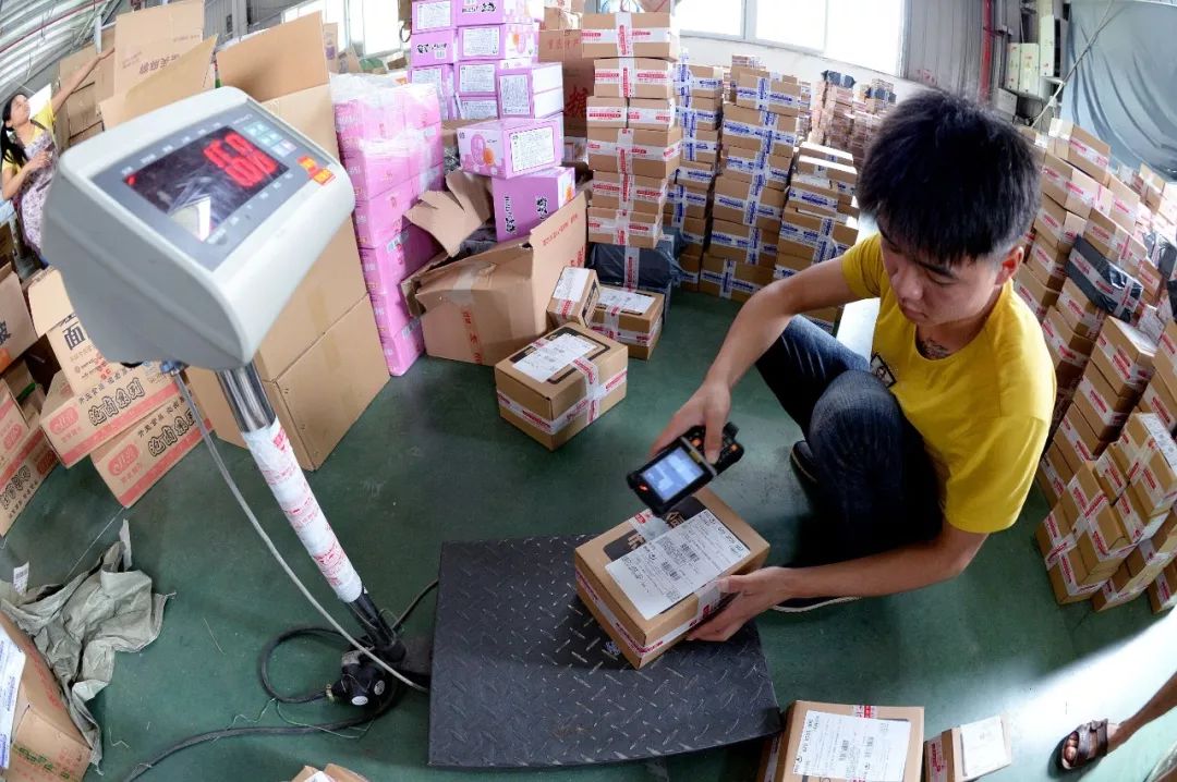 “村头”走向世界有多远？秀山296个电商网点让土货轻松变网货