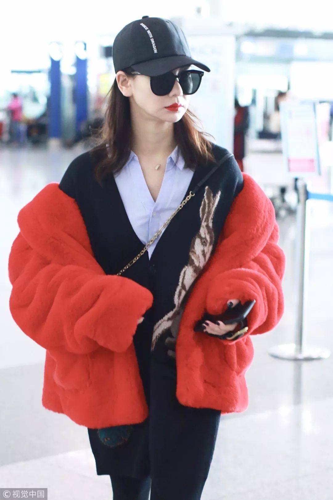 女明星回家过年的场面,明星回家过年怎么穿