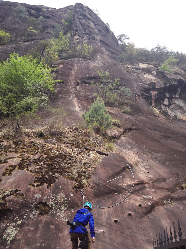 飞拉达攀岩金刀峡,老君山飞拉达攀岩有安全绳吗