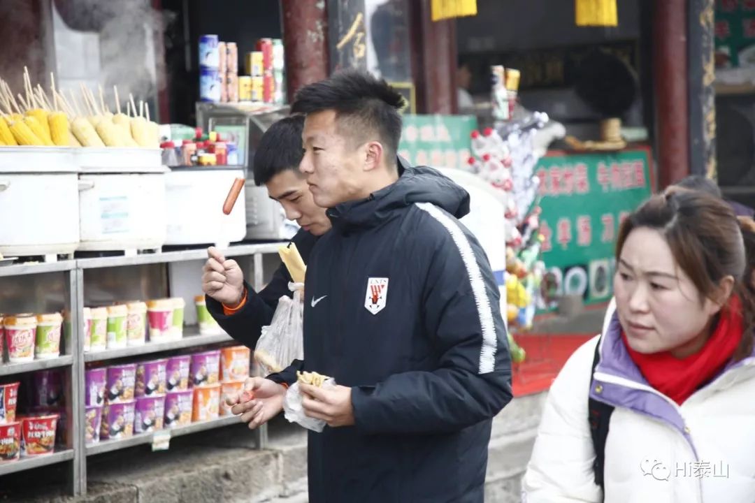 山东鲁能泰山众将登泰山祈福,鲁能登泰山祈福