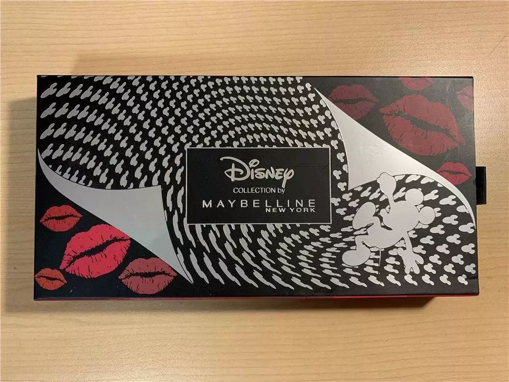 素颜找工作屡碰壁，涂上口红却被录取……真是个看脸的世界！