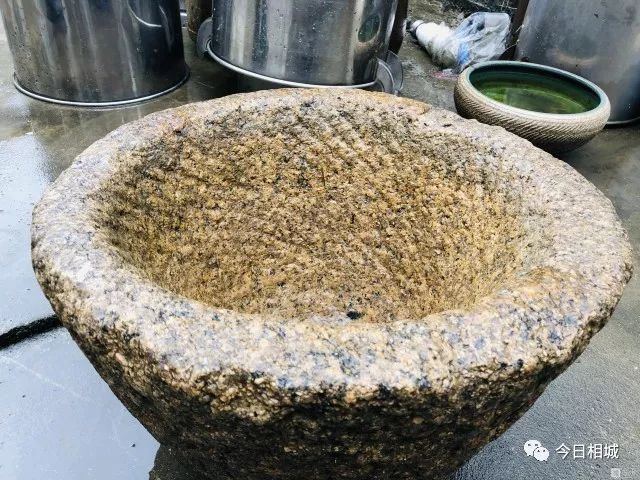 黑芝麻蛋黄肉松软糯香甜的青团子,苏州哪里的青团子比较好吃啊