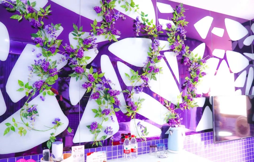 我们花了129元，住了一次情趣酒店···