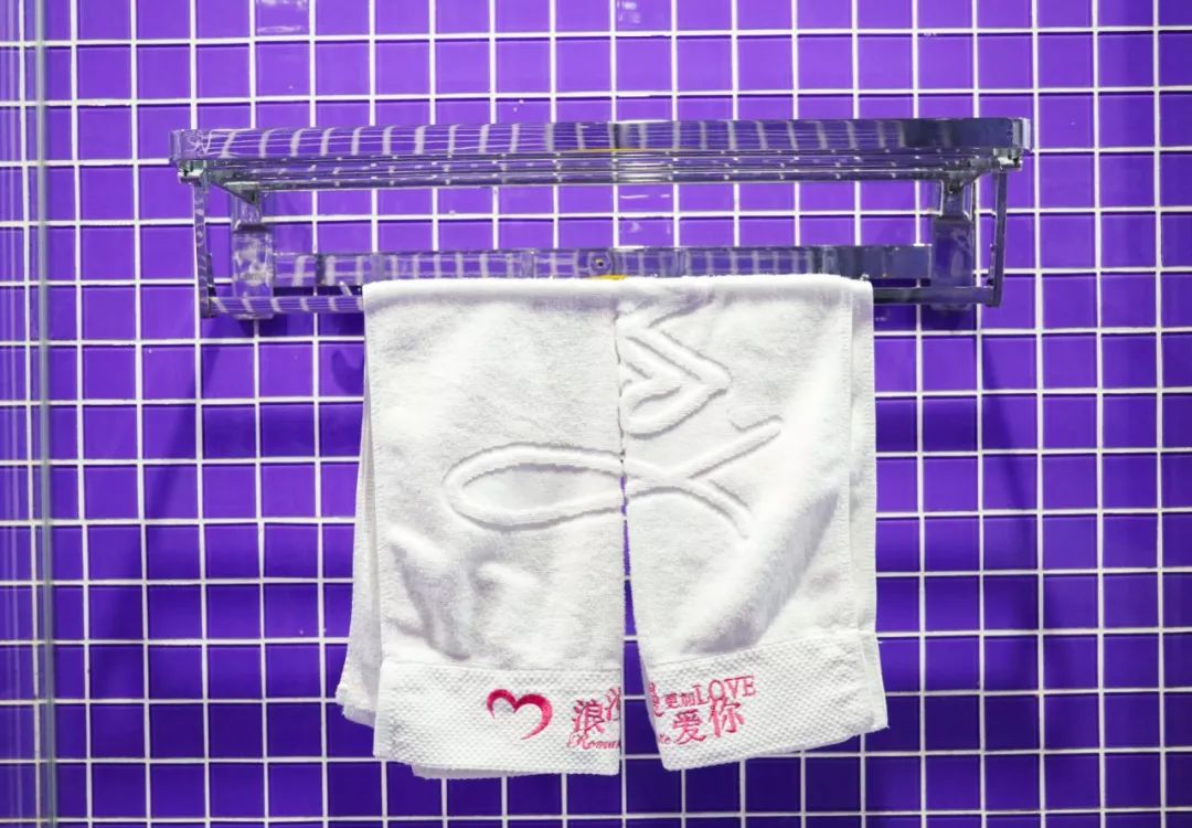 我们花了129元，住了一次情趣酒店···