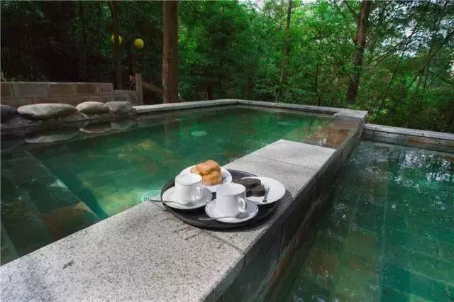 第四城网友特惠｜299元=2大2小「花水湾第一村生态酒店」客房1晚+自助双早+无限次温泉！