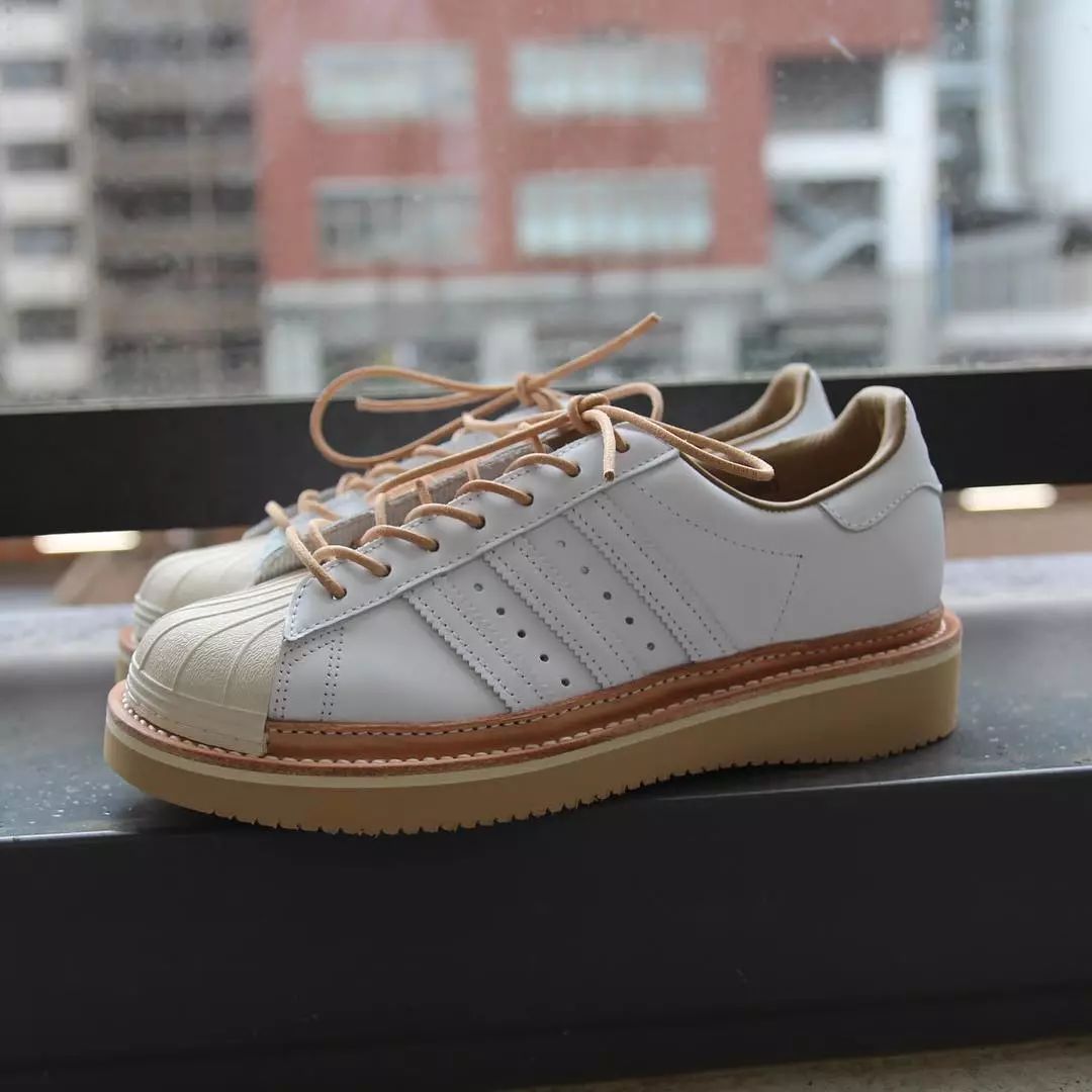 同样都是穿匡威的，怎么大哥们还“改装”上了呢？