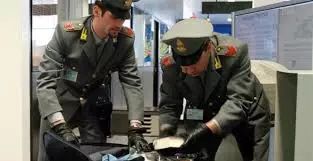 代购被海关抓了违法吗,长期代购被海关抓有什么后果