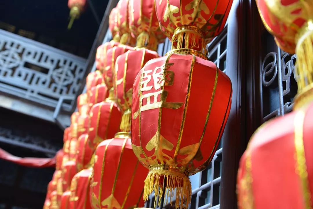 一张报纸暴露真实事件,一张红纸引发的血案