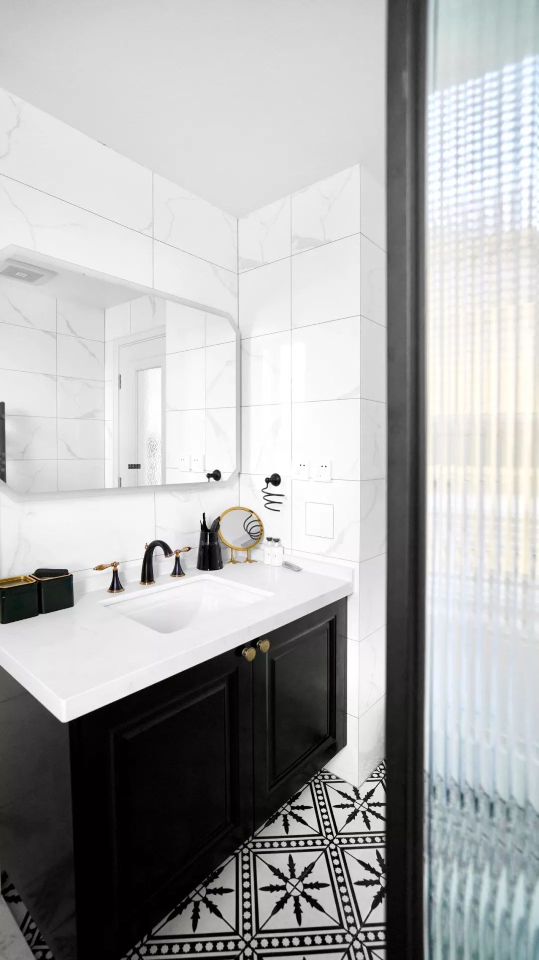 还买乌云壁纸呐？！他家藏着海外小众壁纸大全